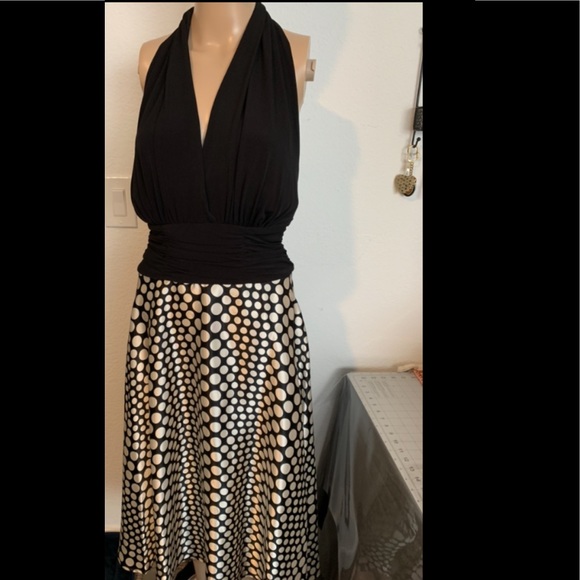 (Connected apparel) Woman’s dress with satin Skirt and a stretch on top - Picture 7 of 16